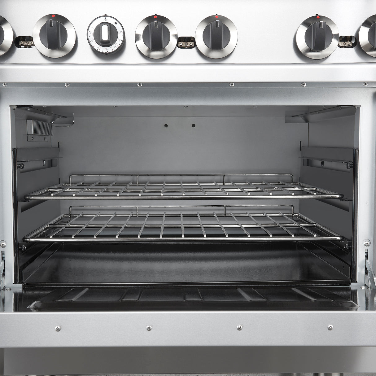Commercial-Gas-Range_FCMGR0093-36_Oven-Interior_2025-08-19