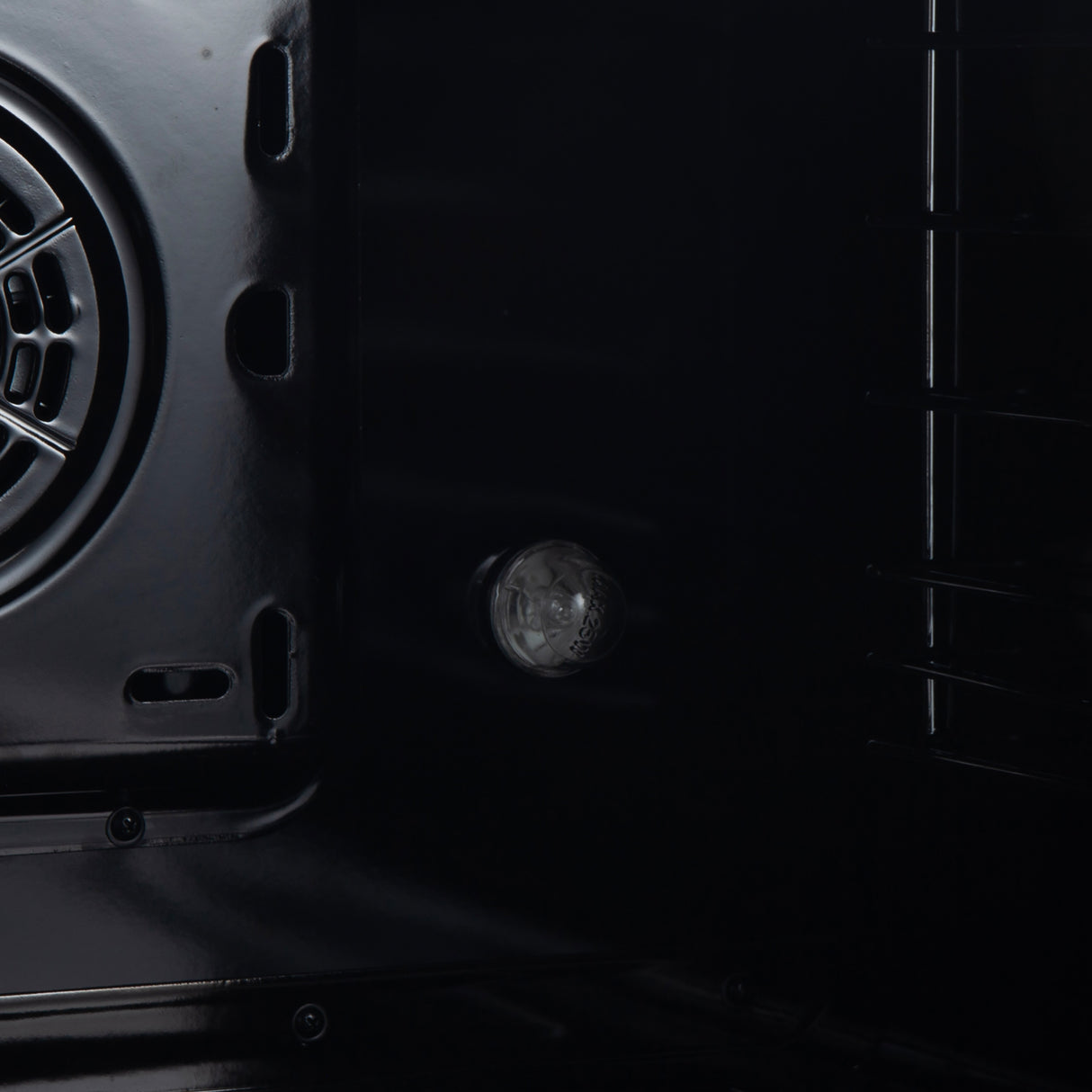 Dual_Fuel_Range_FFSGS6197-36_V1_Closeup_Oven_Light_2024-09-23