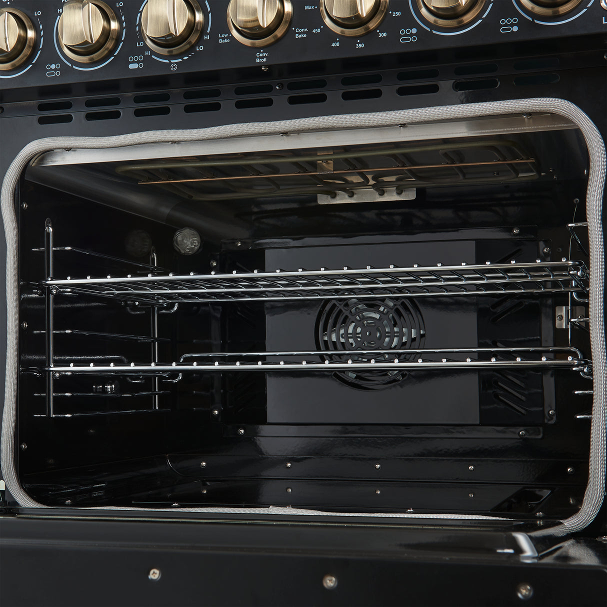 Electric_Range_FFSEL6011-30BLK_V2_Close_Up_Inside_Oven_2024-10-21