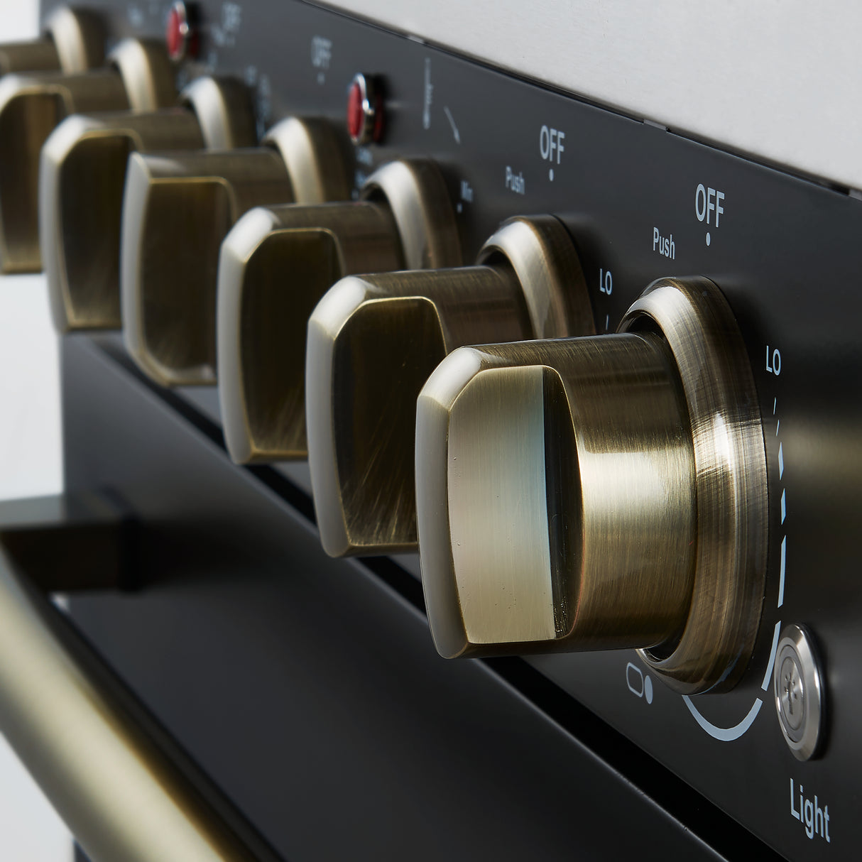 Electric_Range_FFSEL6011-30BLK_V2_Knob_Close_Up_2024-10-21