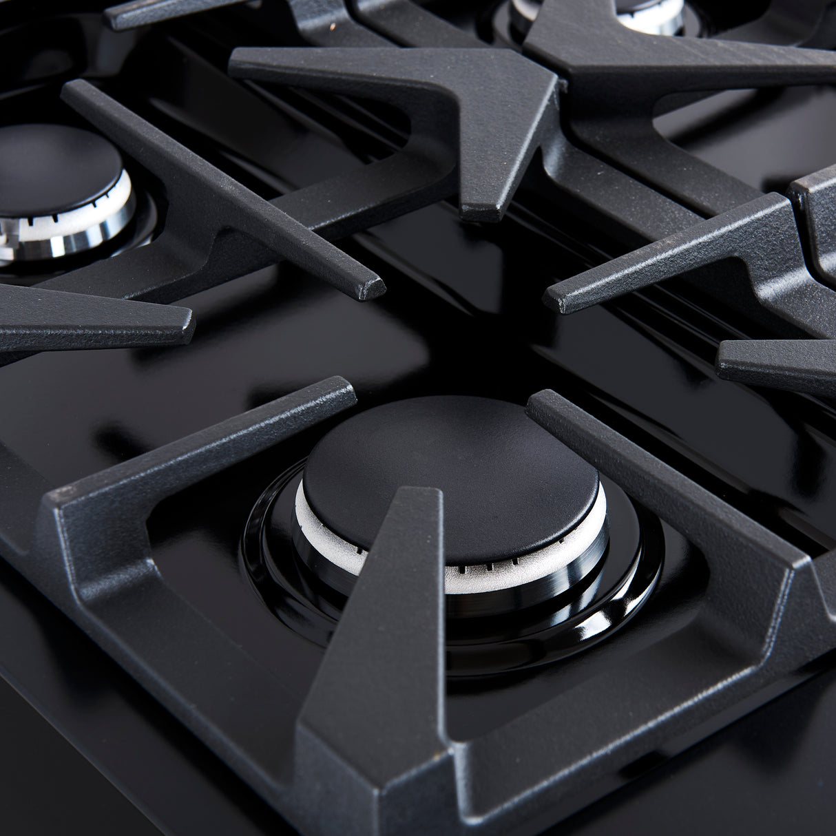 Gas_Range_FFSGS6219-36BLK_V1_Burner_Close_Up_2024-11-29