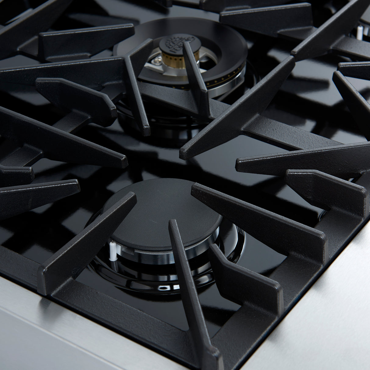 Gas_Range_FFSGS6274-30BLK-WHT_V1_Angle_Left_Burners_2024-12-19