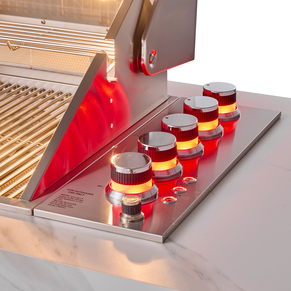 Outdoor_Kitchen_FODKT2575WHT_V1_Right_Angle_Controls_Close_Up_2024-12-05