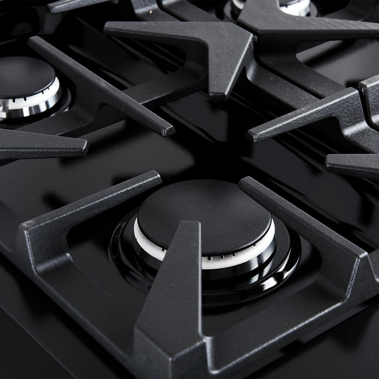 Dual_Fuel_FFSGS6113-36BLK_V1_Burner_Close_Up_2024-11-26