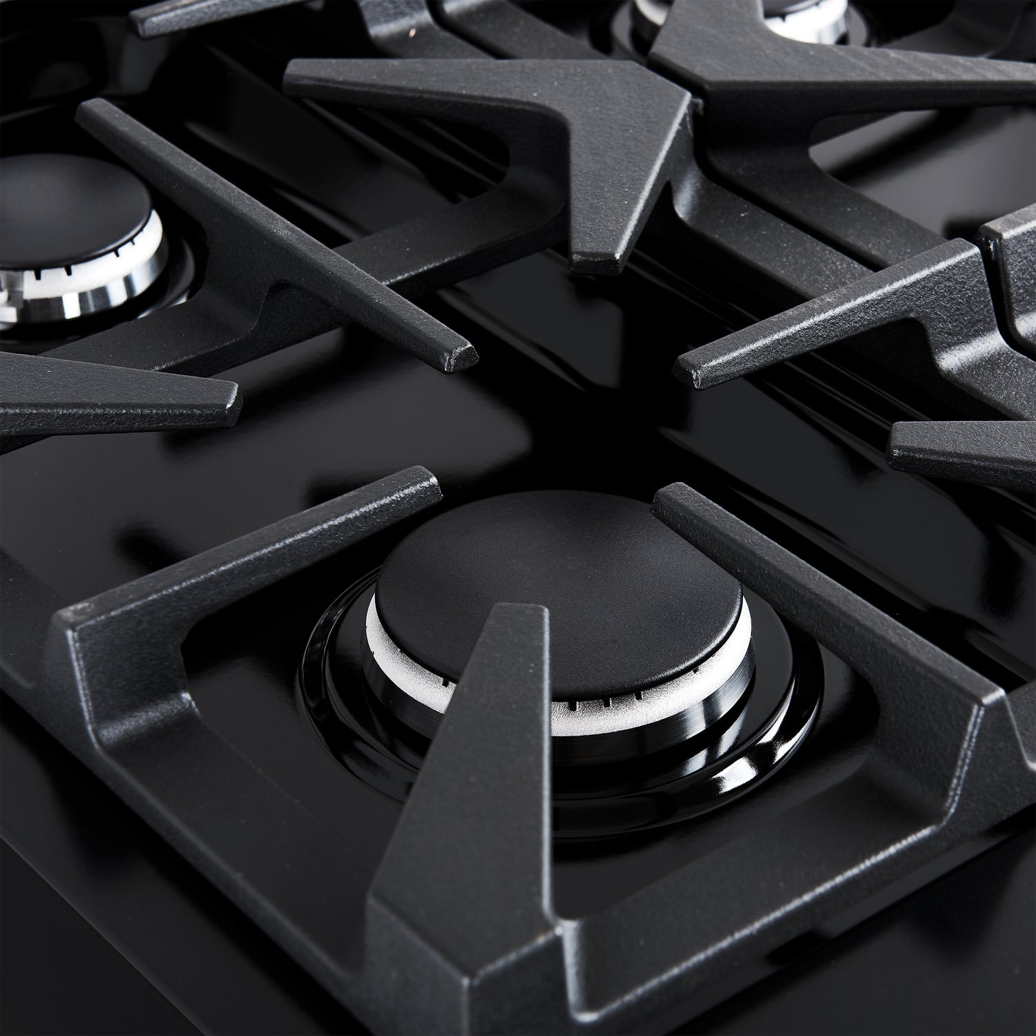 Dual_Fuel_FFSGS6113-36BLK_V1_Burner_Close_Up_2024-11-26