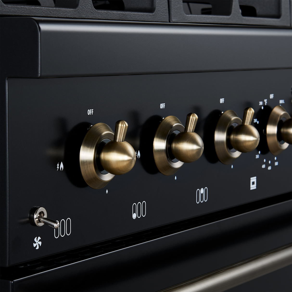Dual_Fuel_FFSGS6113-36BLK_V1_Knob_Close_Up_2024-11-26