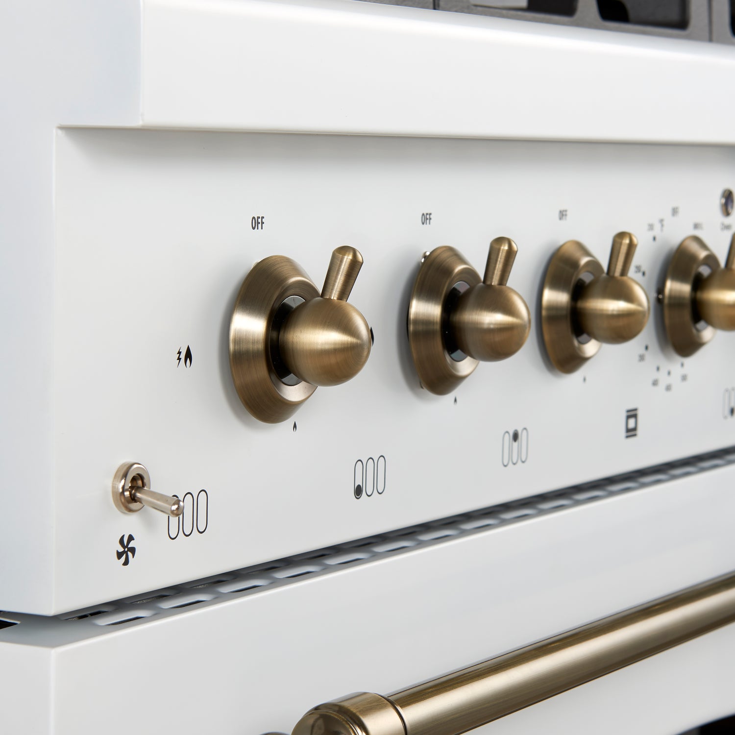 Dual_Fuel_FFSGS6113-36WHT_V1_Knobs_Close_Up_2024-11-26