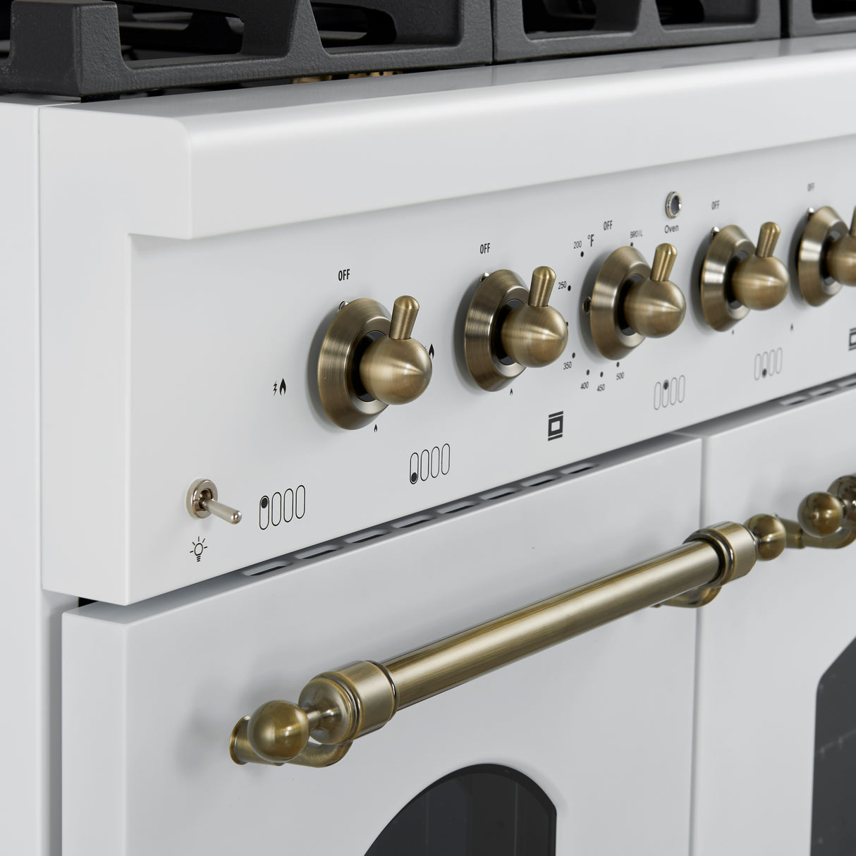 Dual_Fuel_FFSGS6113-48WHT_V1_Knobs_Close_Up_2024-11-26