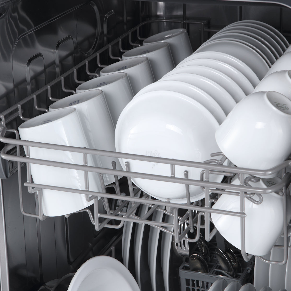 FDWBI8041-18BLK-polo-dishwasher-close-u