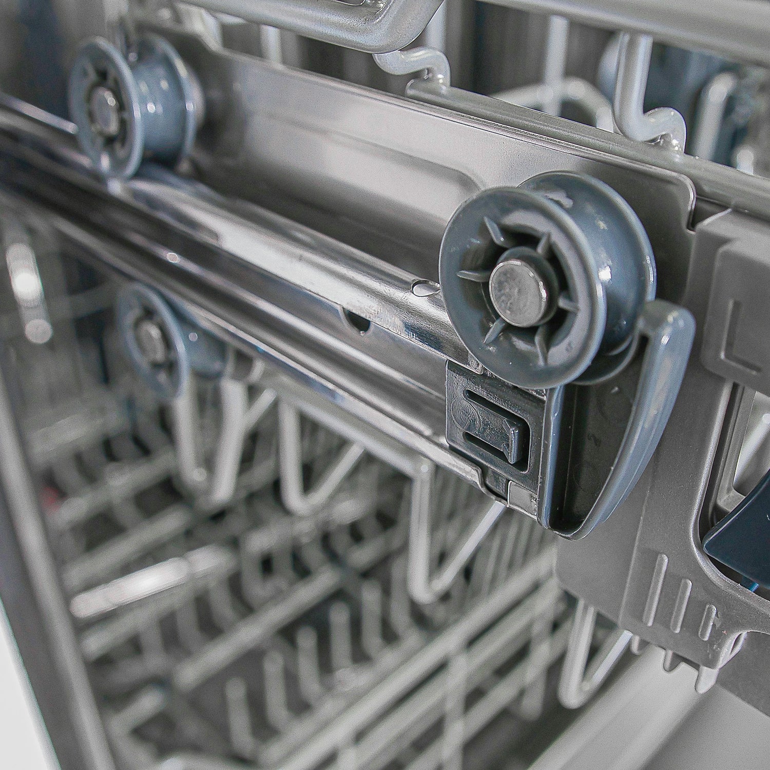 FDWBI8067-24S_Forno_Pozzo_Built-In_Dishwasher_Rack_Rail_Wheels