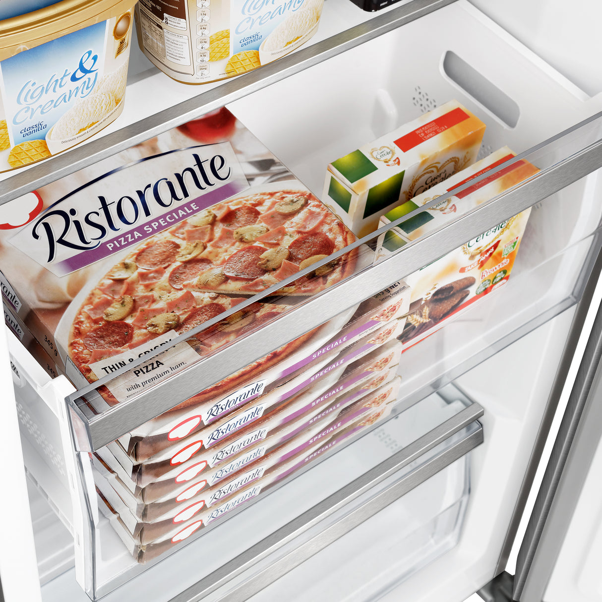 FFFFD1722-60S-forno-maderno-convertible-refrigerator-freezer-interior-drawer