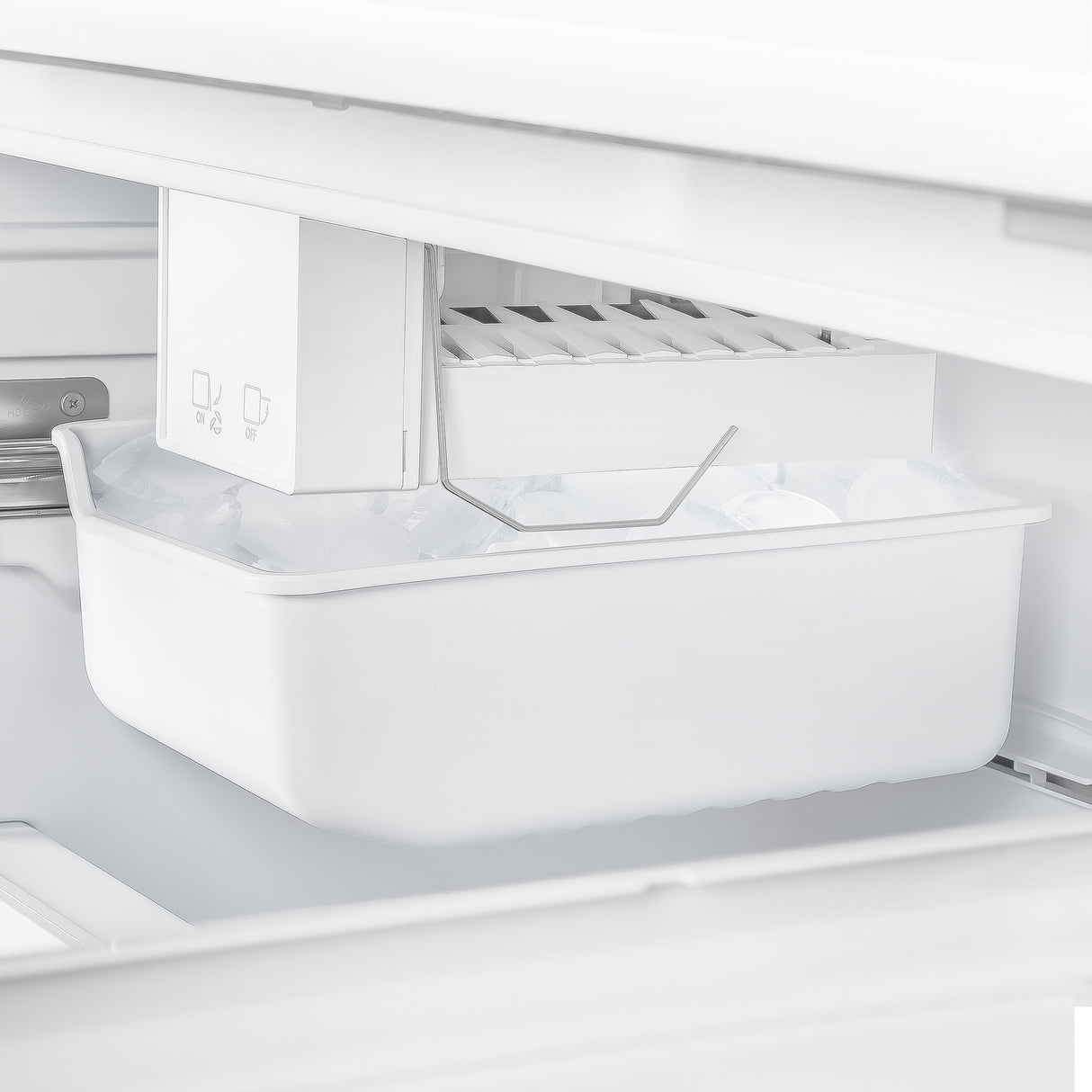 FFFFD1974-31WHT-French-Doors-Refrigerator-Ice-Maker-2