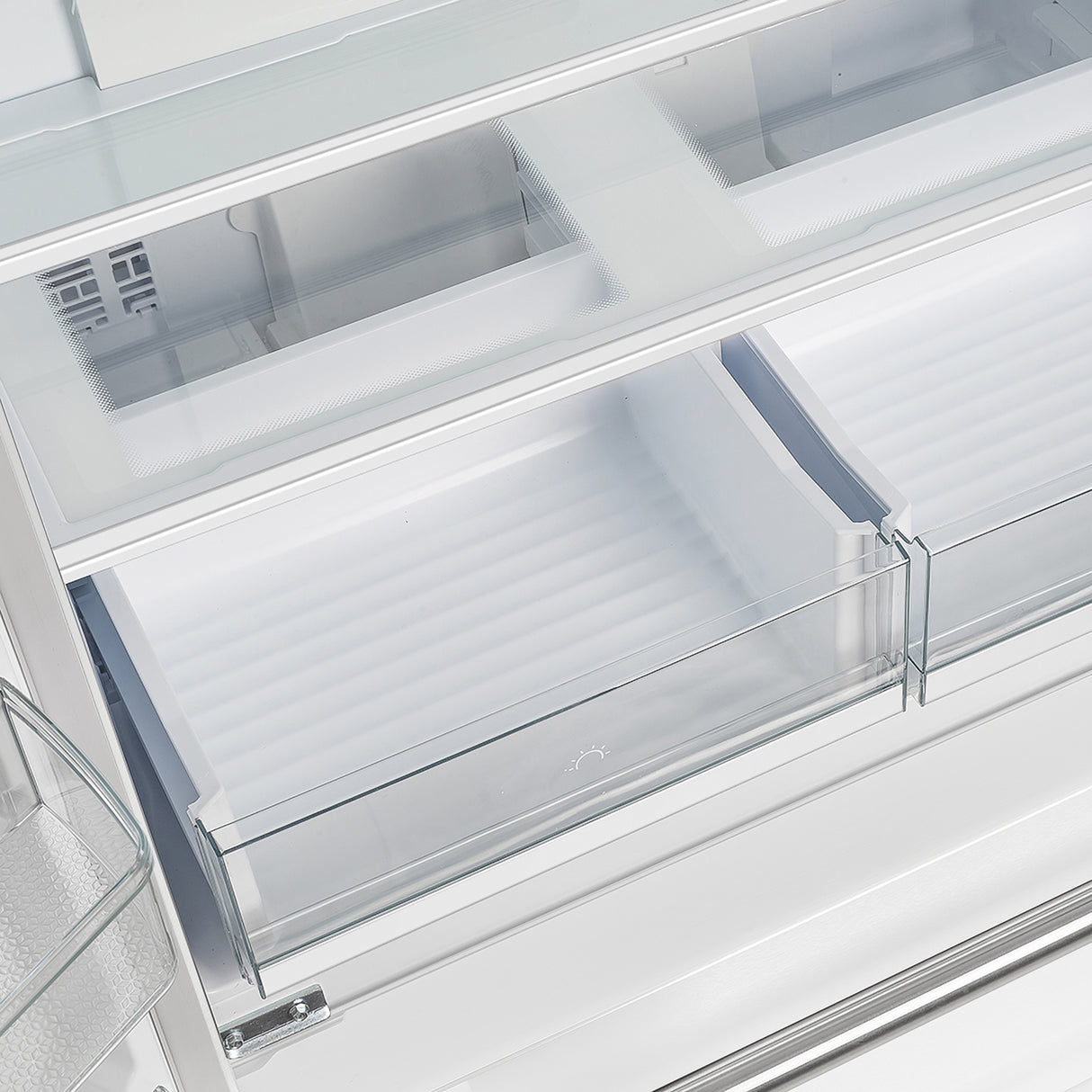 FFRBI1820-36WHT-moena-french-door-refrigerator-crisper-drawers