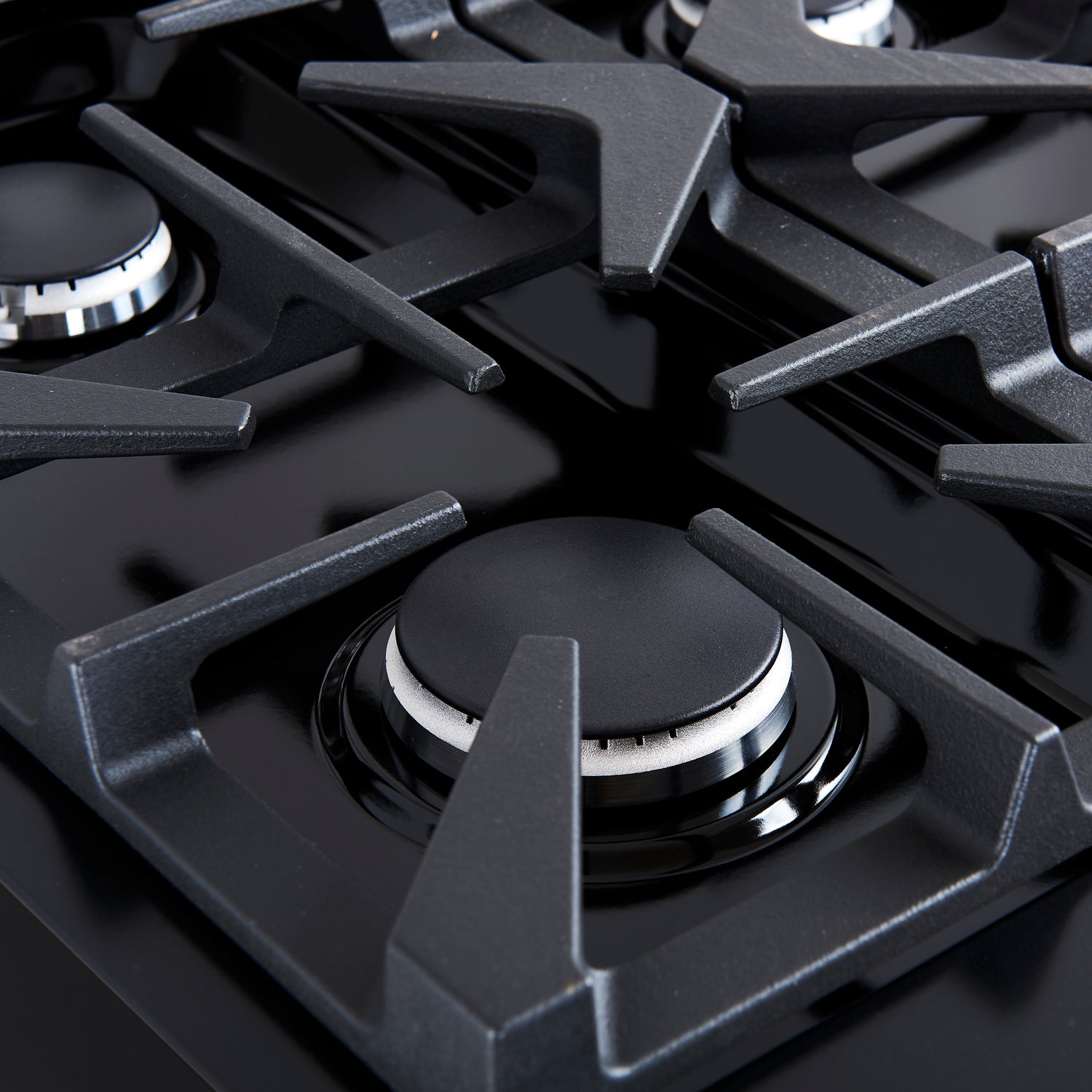Gas_Range_FFSGS6219-36BLK_V1_Burner_Close_Up_2024-11-29