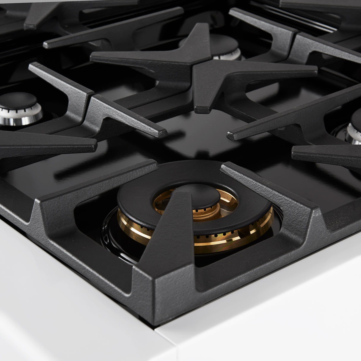 Gas_Range_FFSGS6219-36WHT_V1_Burner_Close_Up_2024-11-29
