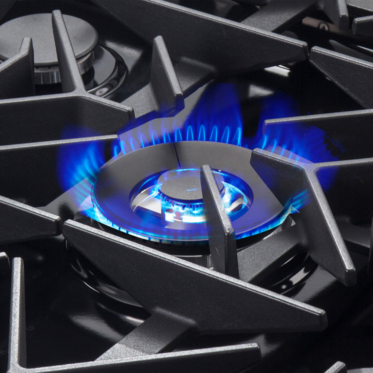 Gas_Range_FFSGS6274-30_V1_Close_Up_Middle_Burner_2024-10-21
