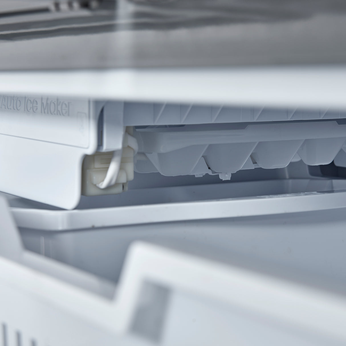 Referigerator_FFFFD1866-36SB_2024_11_Ice_Maker_Side_View
