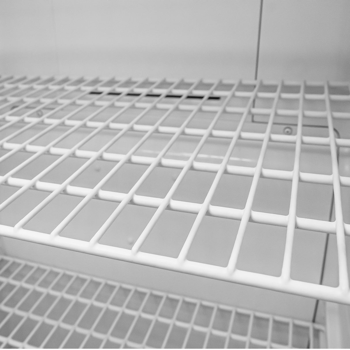 Refrigerator_FFFFD1933-28LS_Freezer-shelves_2025-08-11