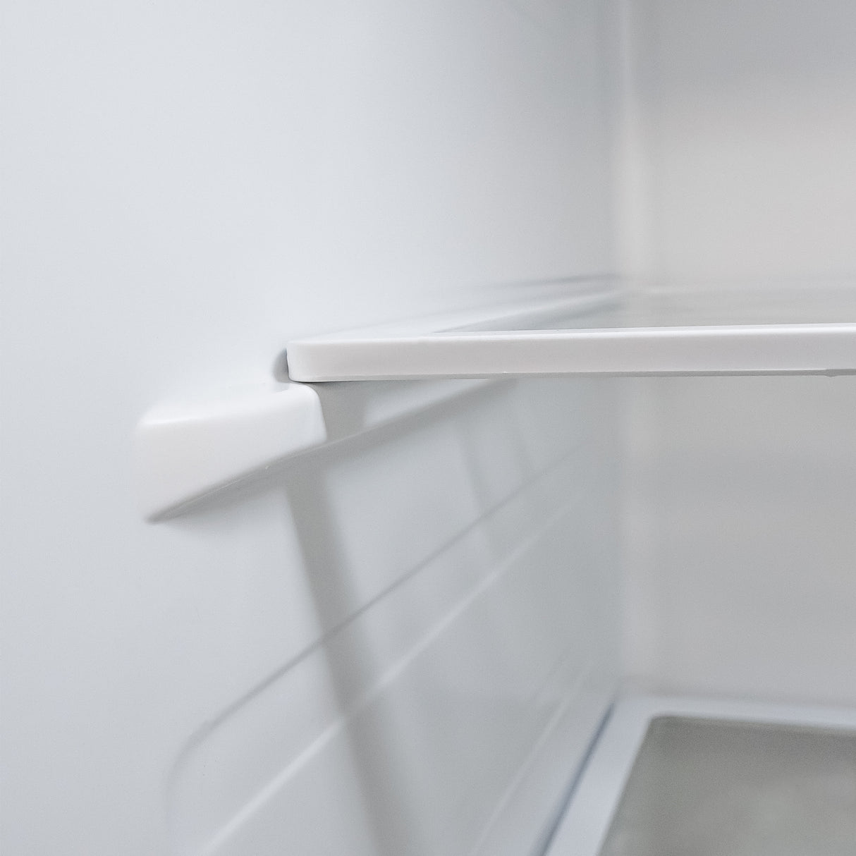 Refrigerator_FFFFD1933-28RS_Fridge-Shelves_2025-08-11