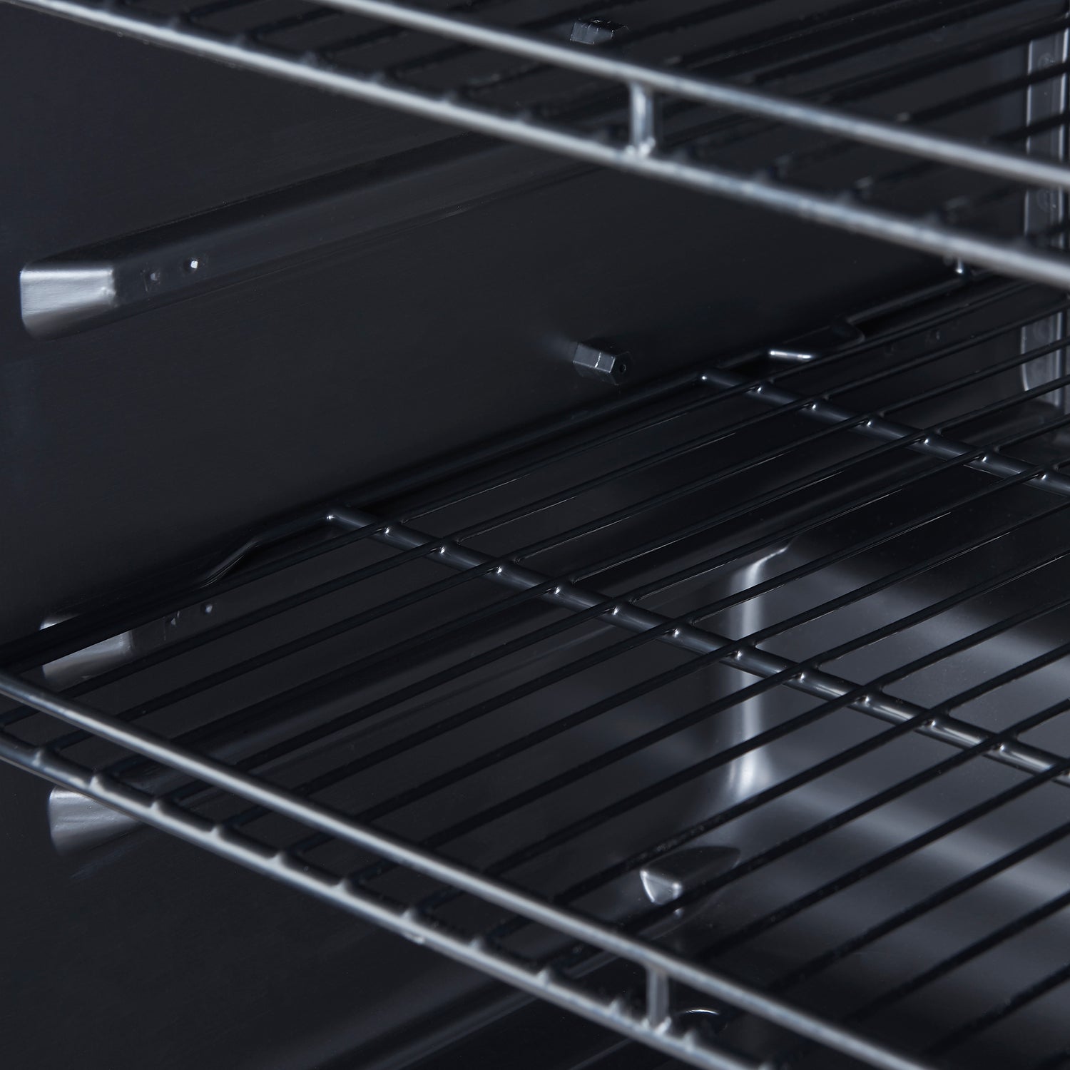 Wine-Cooler_FWCDR6665-24BLK_FWCDR6699-48BLK_V1_5_Shelf-Close-Up_16-04-2025