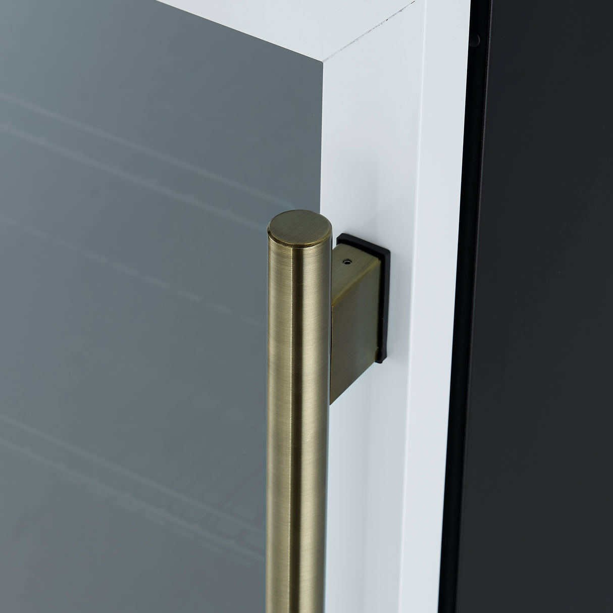 Wine-Cooler_FWCDR6665-24WHT_V1_6_Handle-Close-Up_16-04-2025